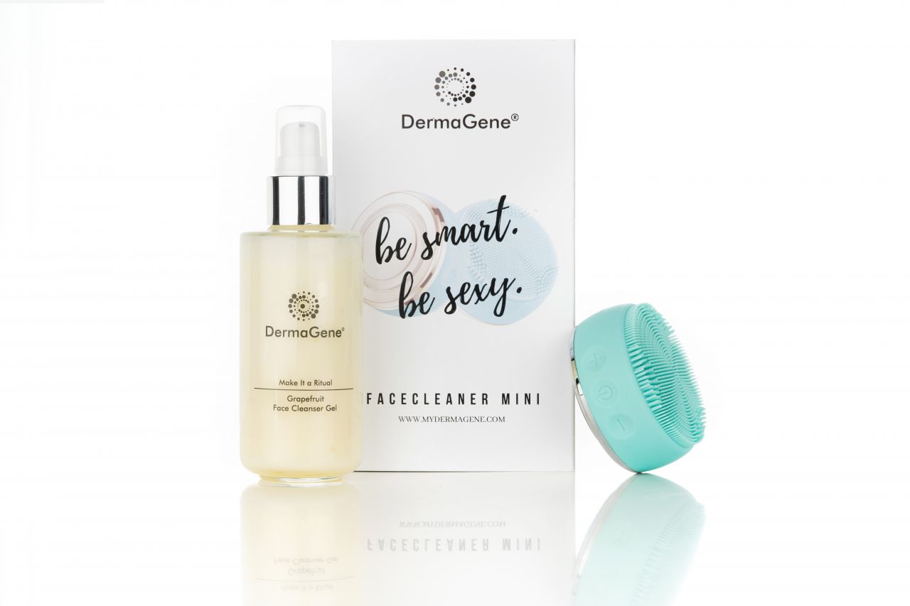 DermaGene® Face Cleaner Mini 4in1 Szónikus Arctisztító Készülék Mikroárammal, Hő általi kezeléssel és Fényterápiával - CSOMAGBAN Arctisztító Géllel DermaGene® Face Cleaner Mini 4in1 Szónikus Arctisztító Készülék Mikroárammal, Hő általi kezeléssel és Fényterápiával - CSOMAGBAN Arctisztító Géllel